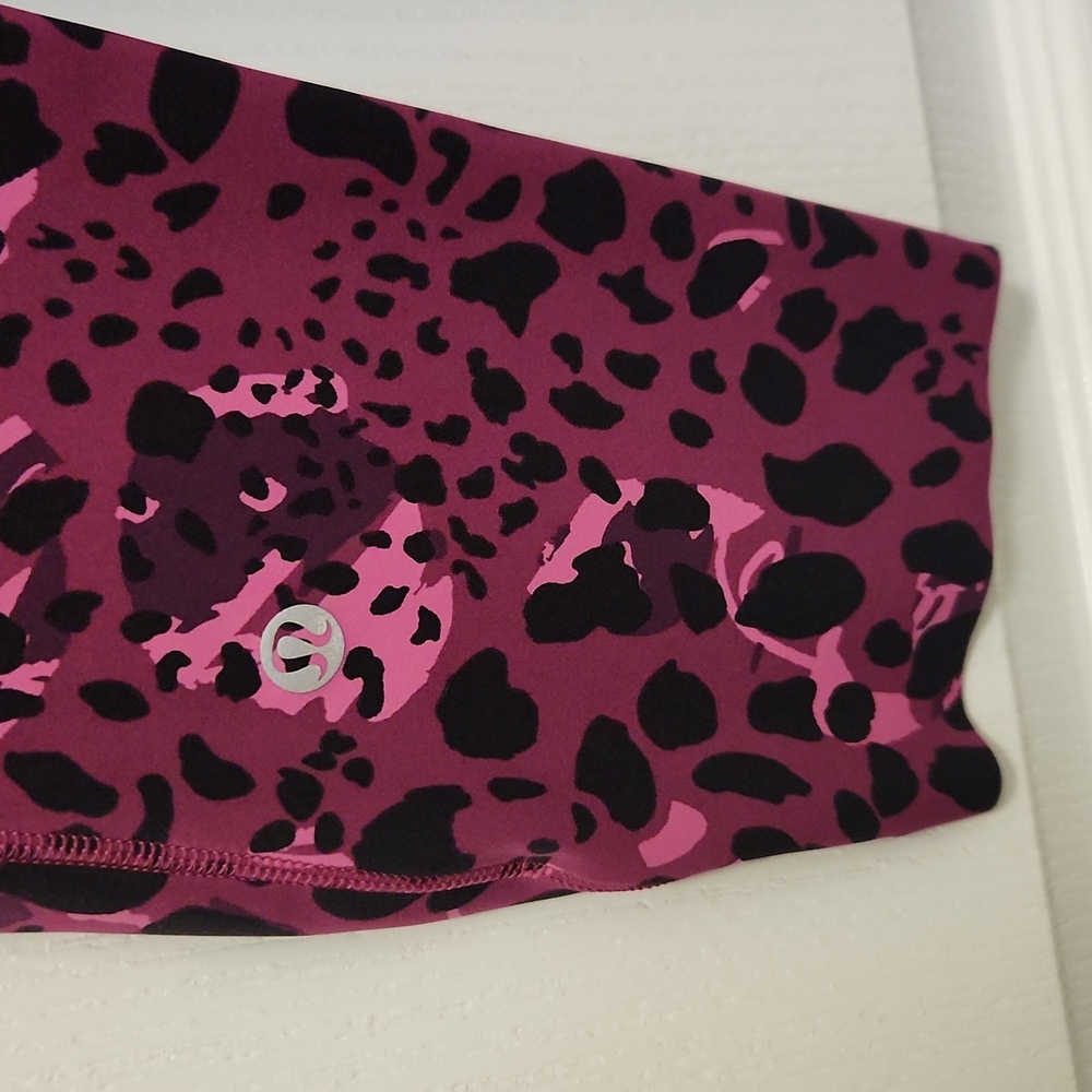 Lululemon - Picture 3 of 3